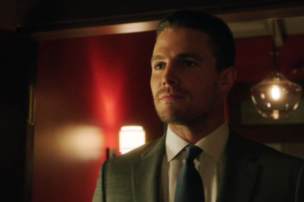 13 Arrow Stephen Amell Oliver date first look at Felicity