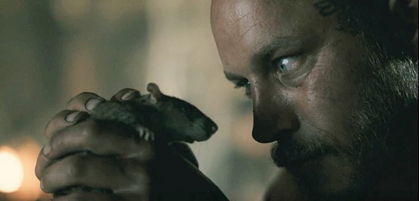 Here's an easy last question, not related to any episode: What animal is Ragnar's totem?