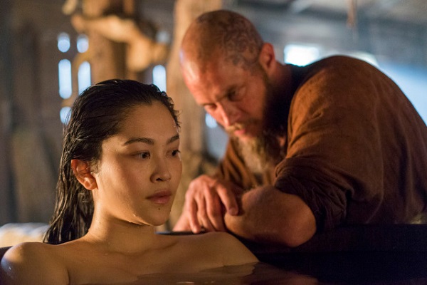Why does Yidu confess to Ragnar that she is the Emperor's daughter?