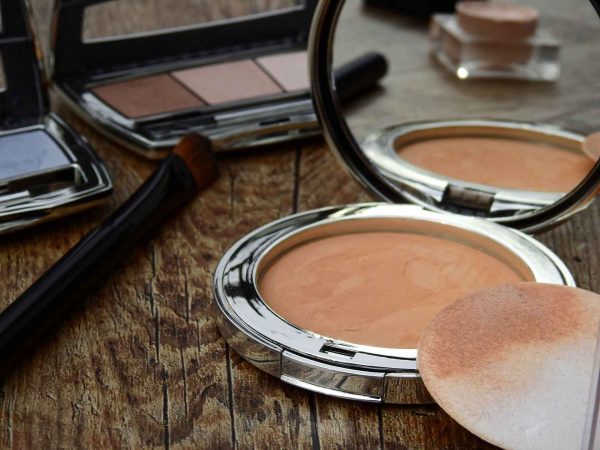 Cosmetics makeup foundation powder brush
