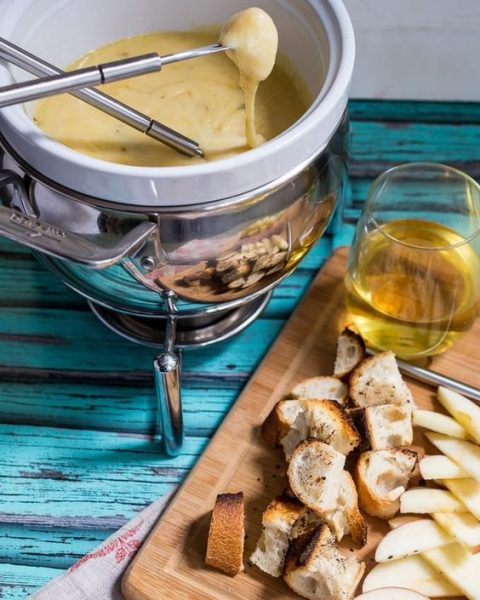 Roasted Garlic Cheese Fondue